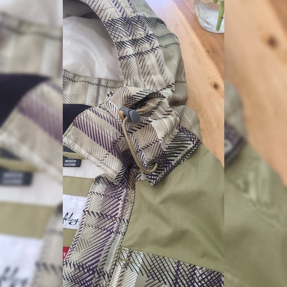 Snowboarding/skiing jacket - Picture 6 of 16